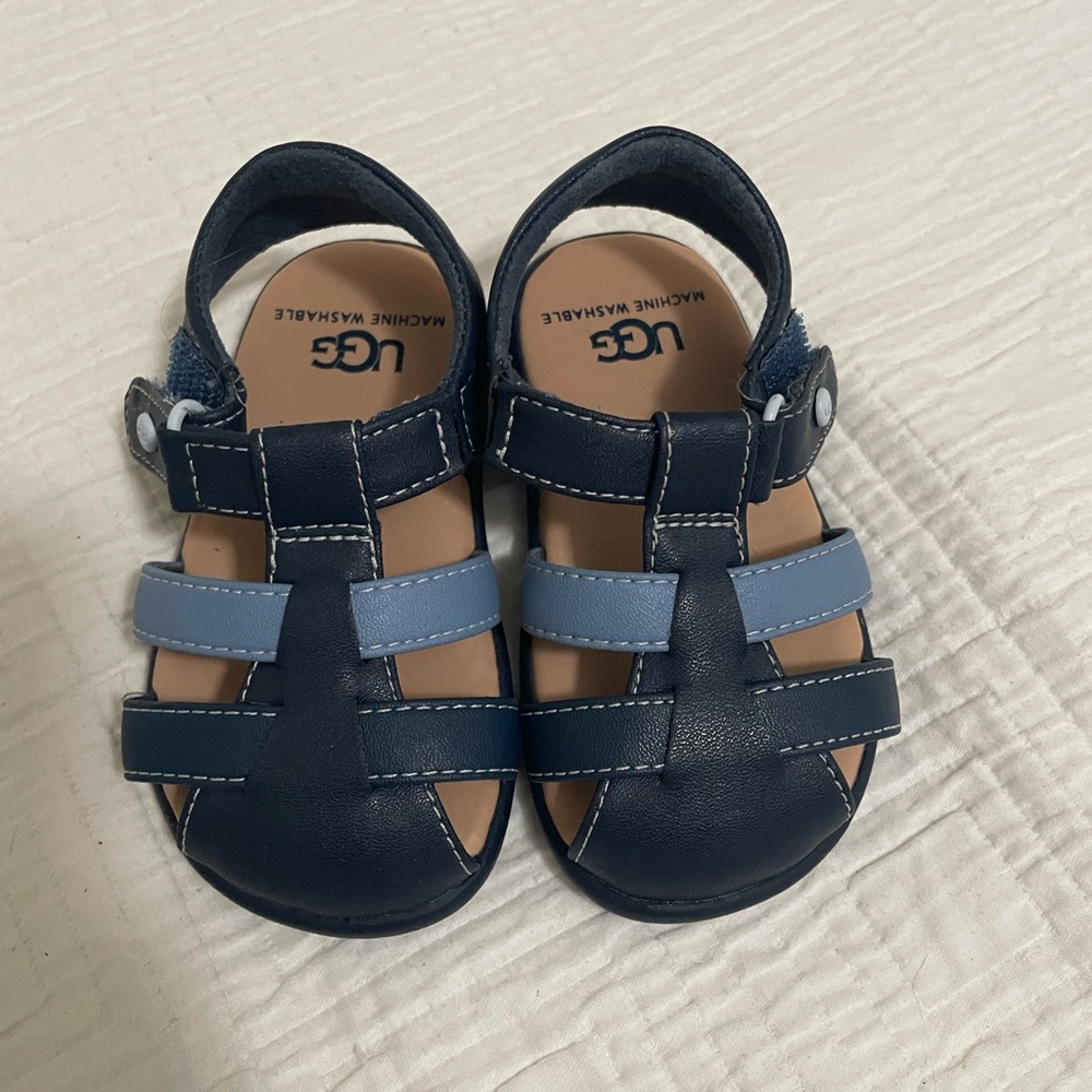 UGG Infant Kolding Fisherman Sandal in blue, size 4/5 - brand new, never worn